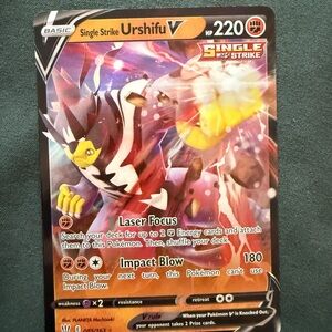 Urshifu V Single Strike Pokémon Card